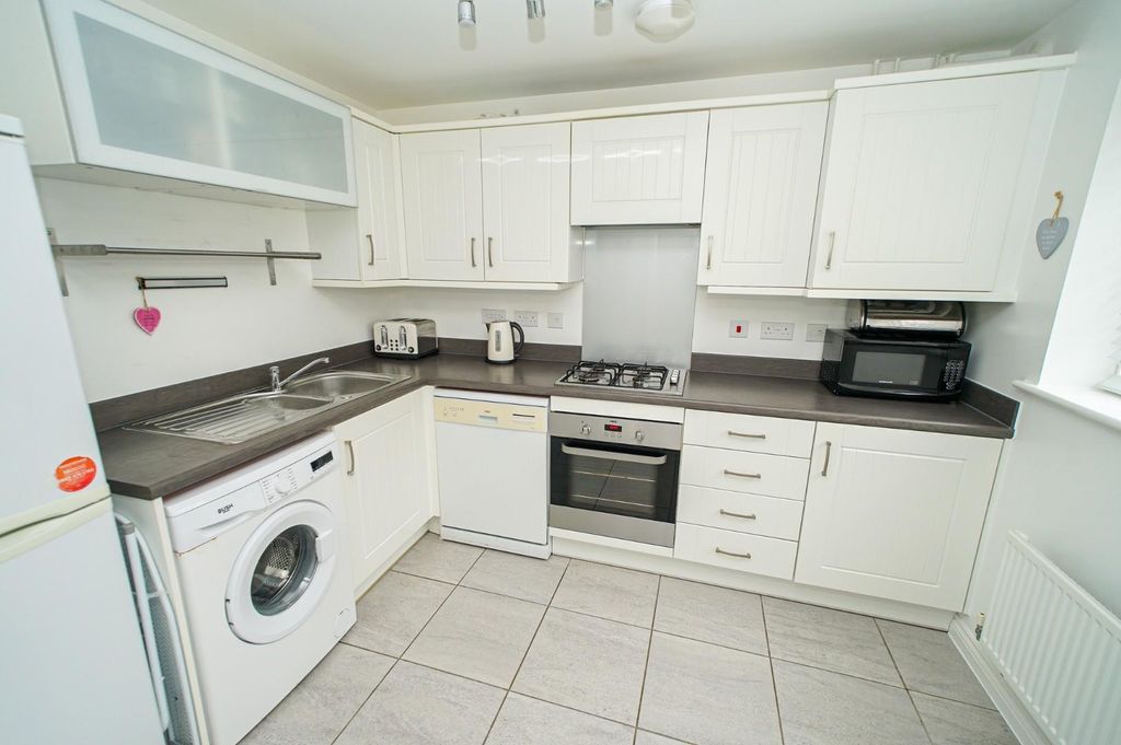 Property photo 3 of 20