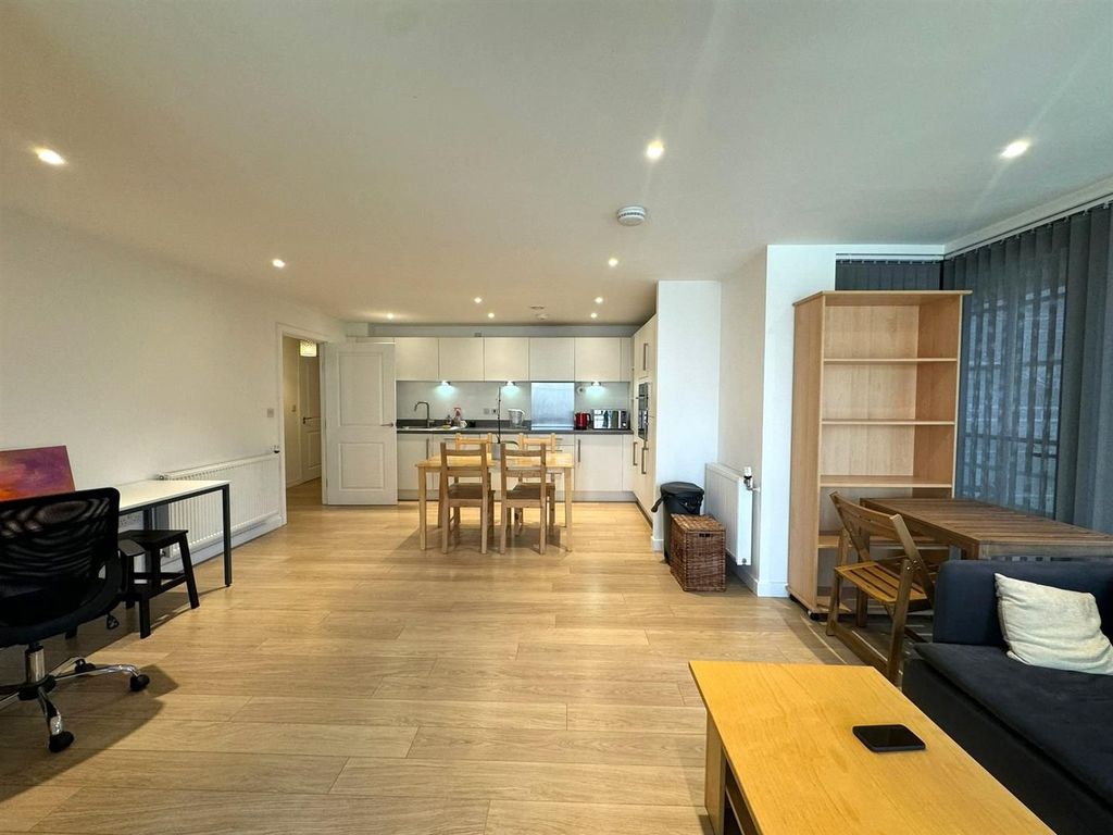 Property photo 2 of 8