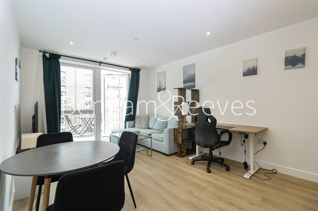 Property photo 3 of 17 Picture No. 02