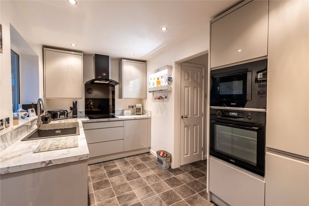 Property photo 3 of 37 Picture No. 09