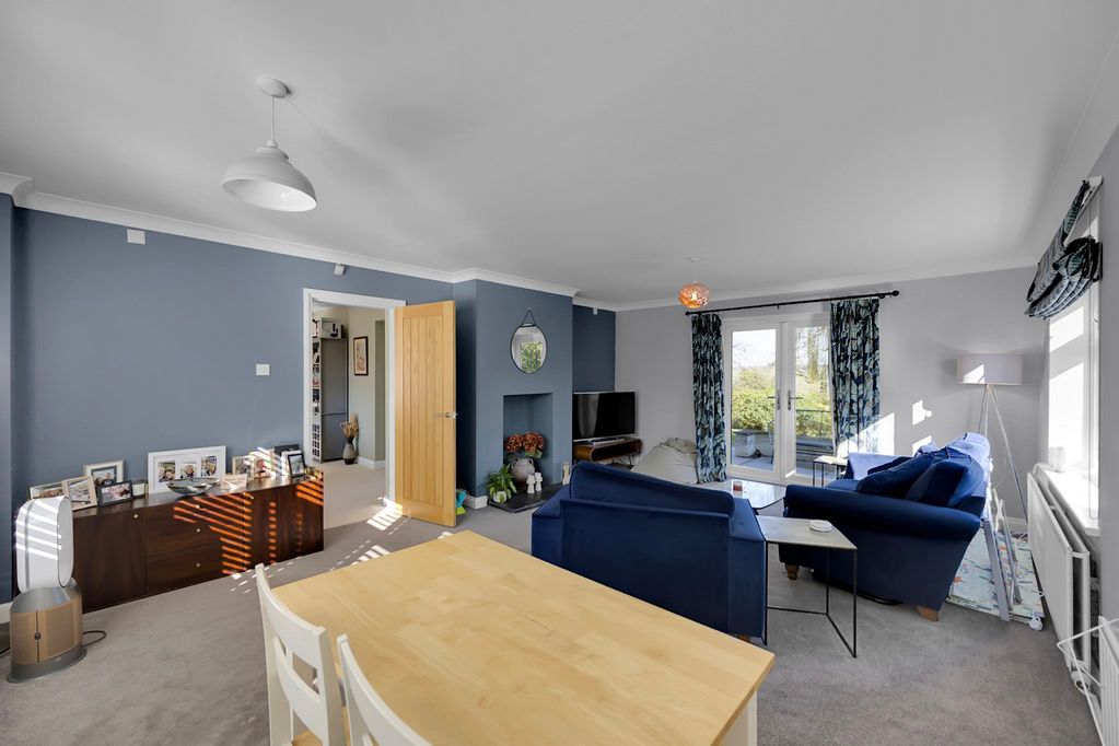 Property photo 2 of 28 Lounge