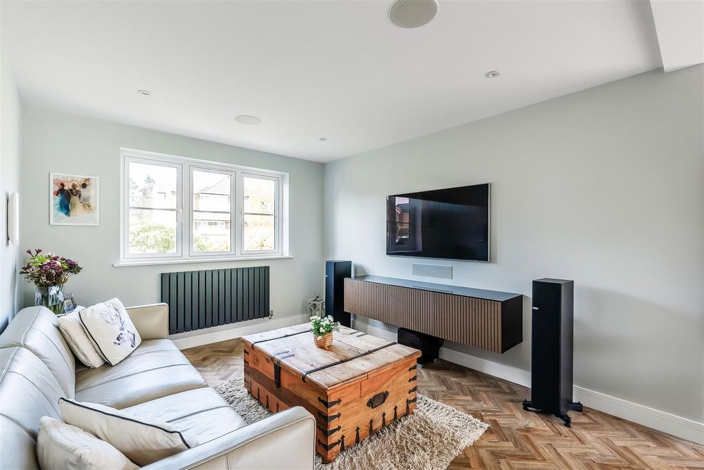 Property photo 3 of 20 108-Nutcroft-Grove-11.Jpg