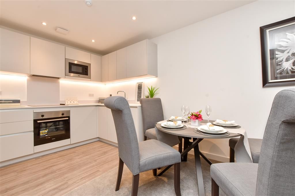 Property photo 3 of 8 Dining Area