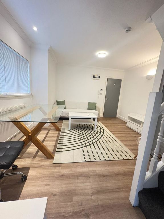 Property photo 2 of 8 Photo 5