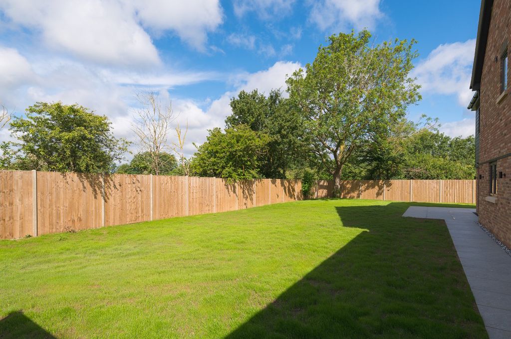 Property photo 2 of 32