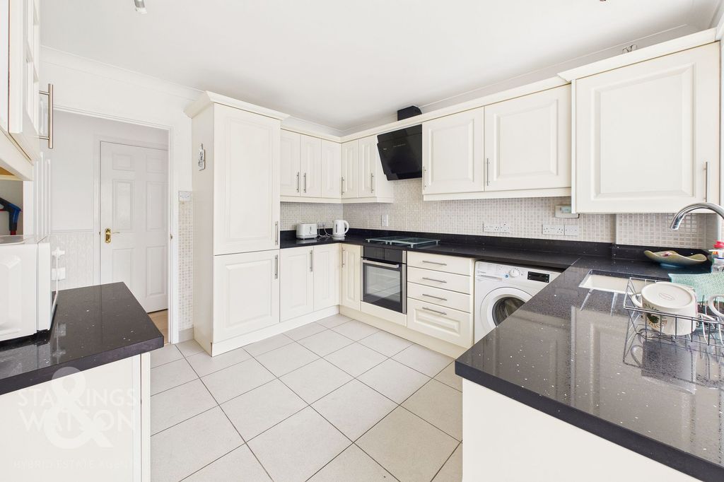 Property photo 2 of 24