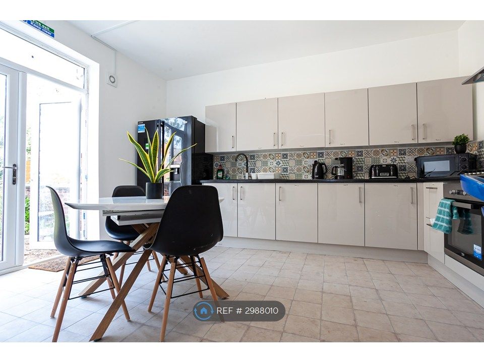 Property photo 2 of 12 Kitchen Diner