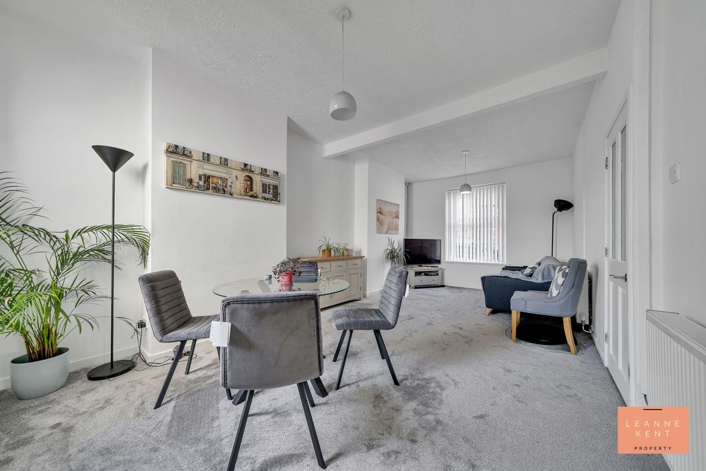 Property photo 2 of 27