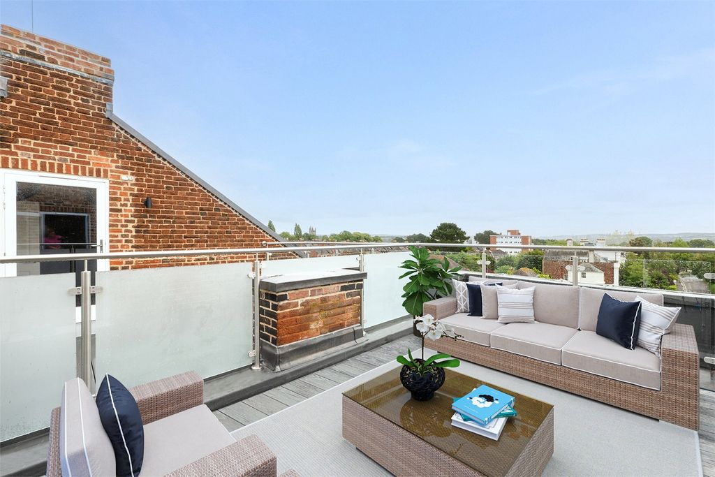Property photo 3 of 7 Roof Terrace