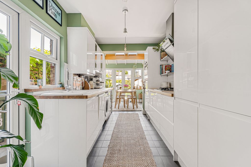 Property photo 3 of 28 Kitchen