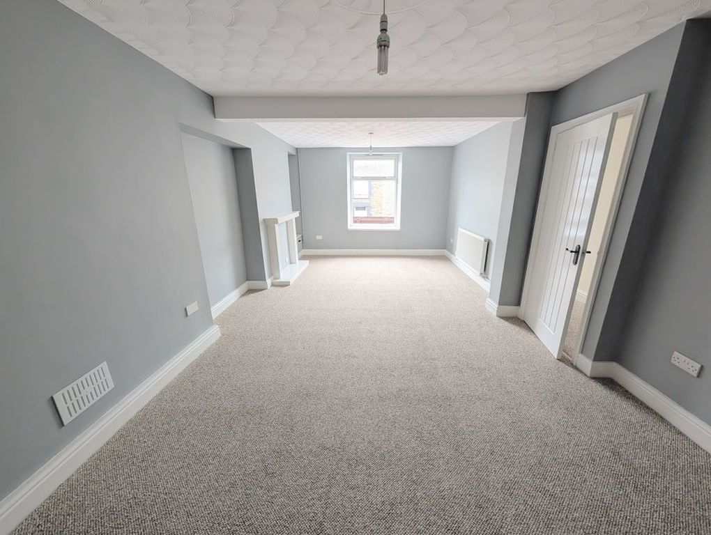 Property photo 3 of 13 Photo 8