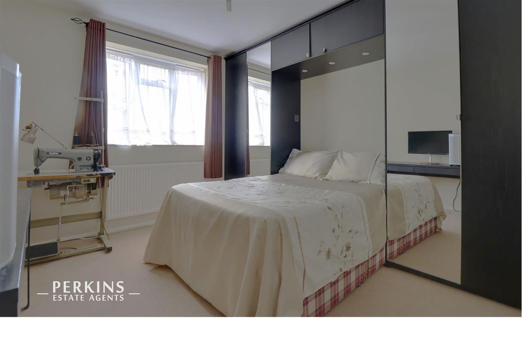 Property photo 3 of 6 Bed 1.Jpg