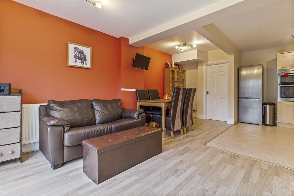 Property photo 3 of 18 67 Elm Grove-005.Jpg