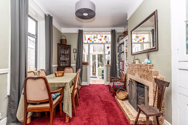 Property photo 3 of 25 .