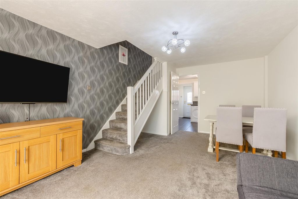 Property photo 3 of 14 8696316-Interior05.Jpg