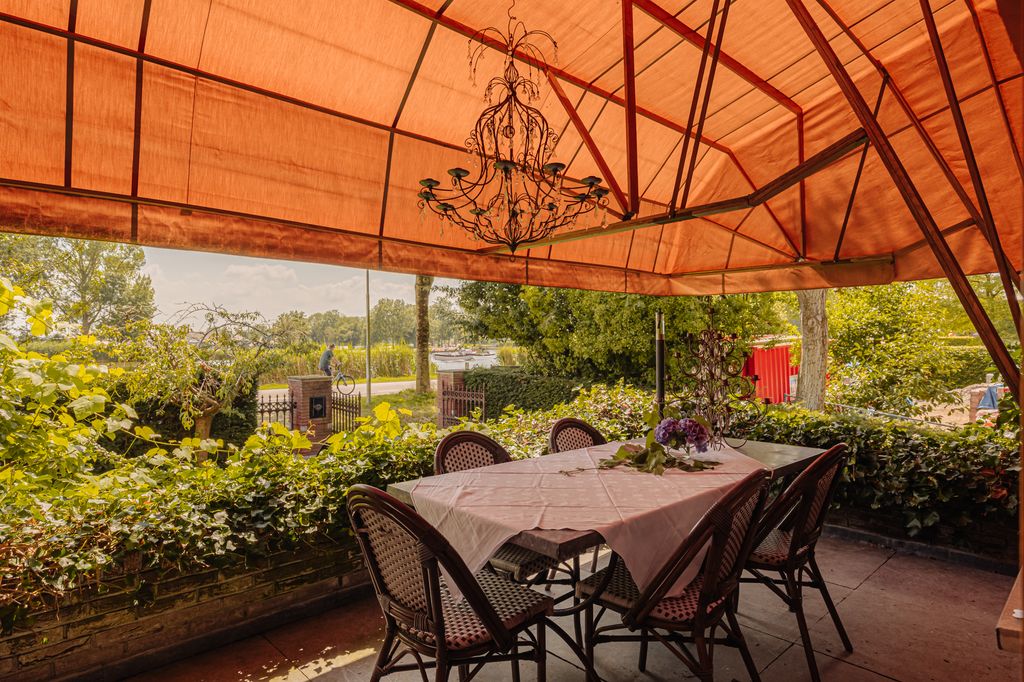 Property photo 2 of 33