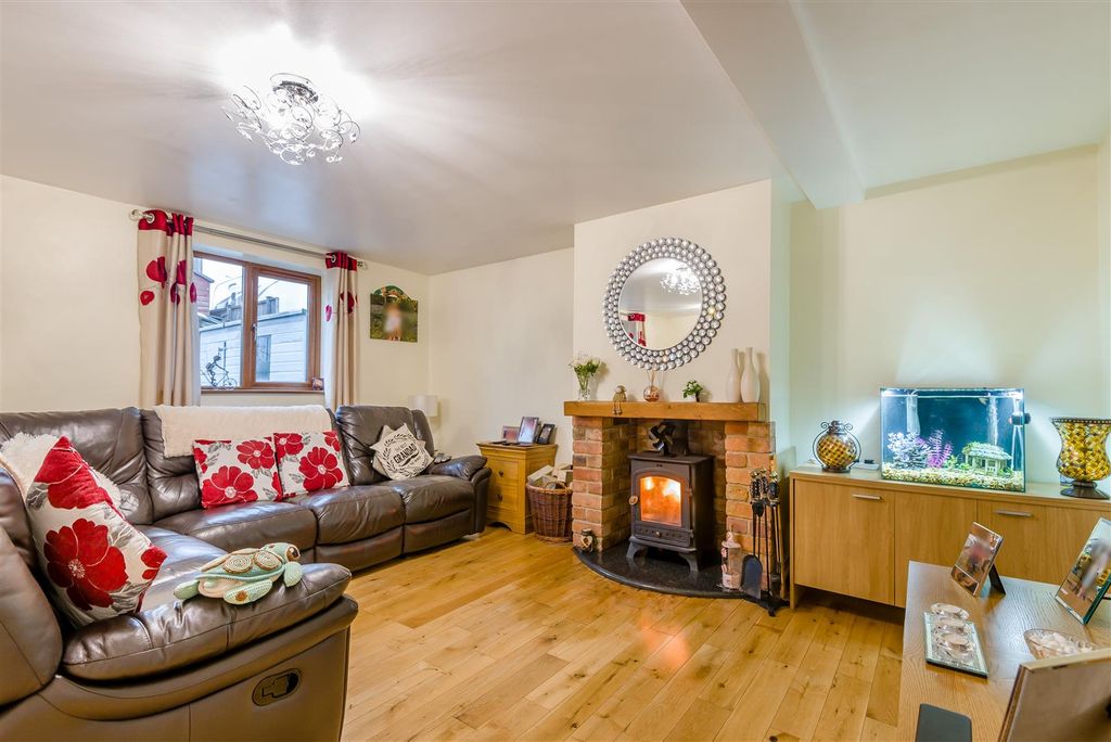 Property photo 2 of 31