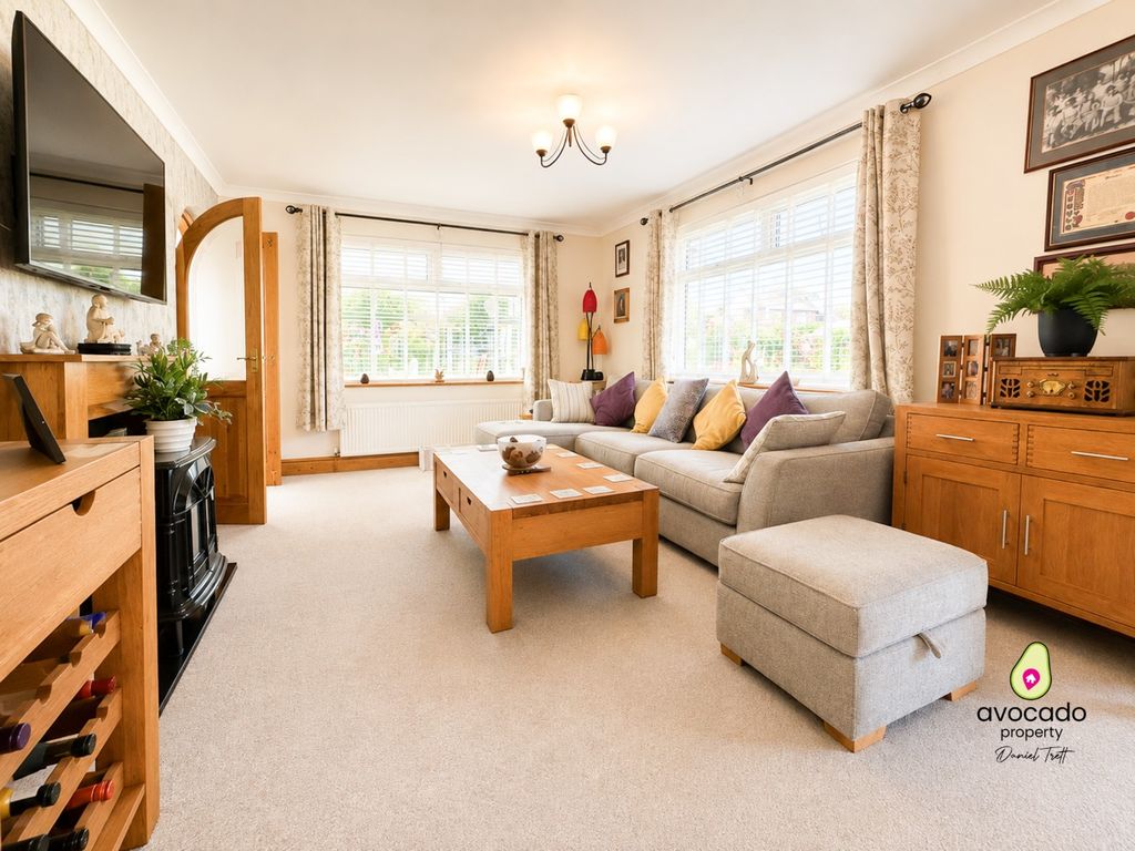 Property photo 2 of 20 5477643