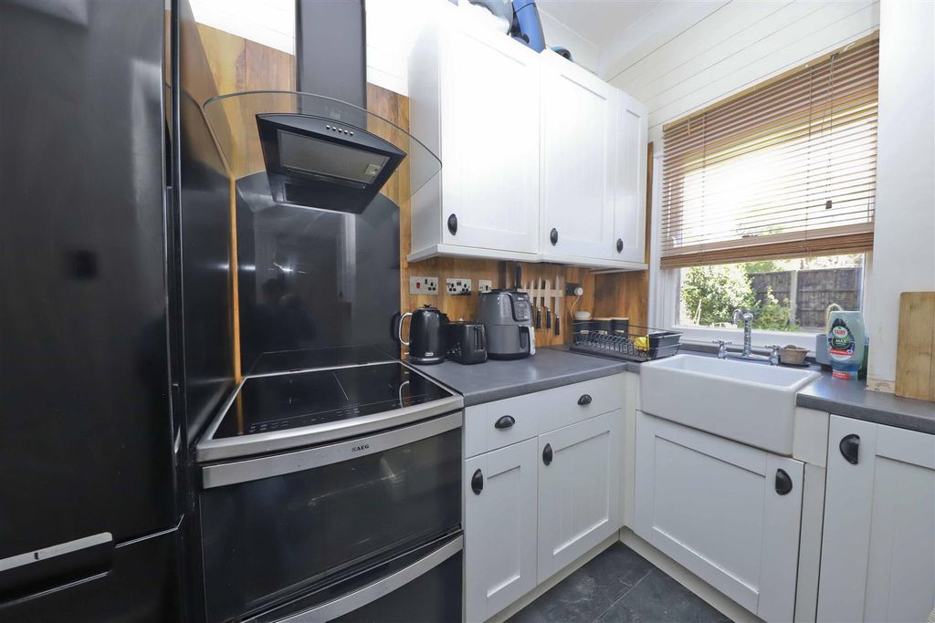 Property photo 3 of 13 Kitchen