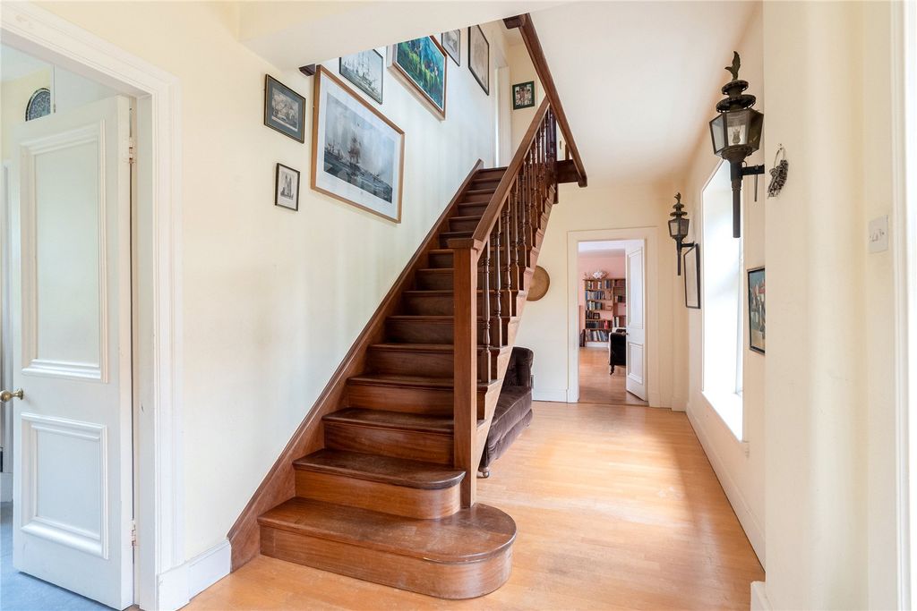 Property photo 2 of 14 Hallway