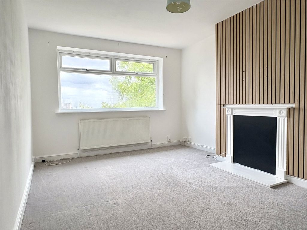 Property photo 2 of 13 Lounge
