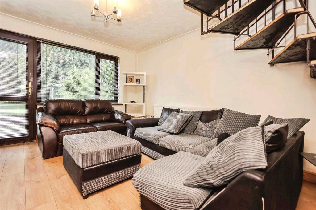 Property photo 2 of 14 Picture No. 33