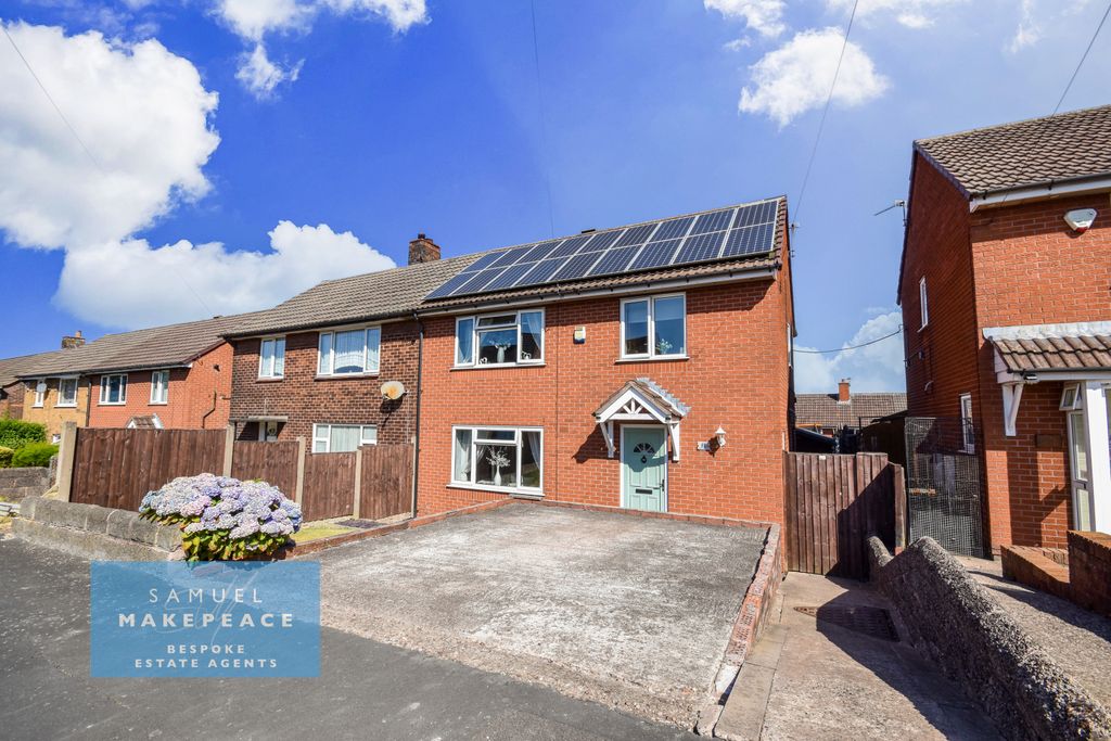 Property photo 1 of 18 Lovely Three Bedroom Semi Detached Bedroom  For Sale