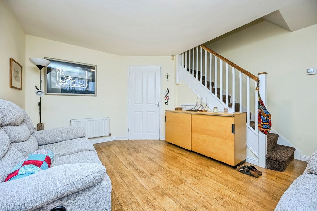 Property photo 3 of 16 Pbox-Img.Jpg