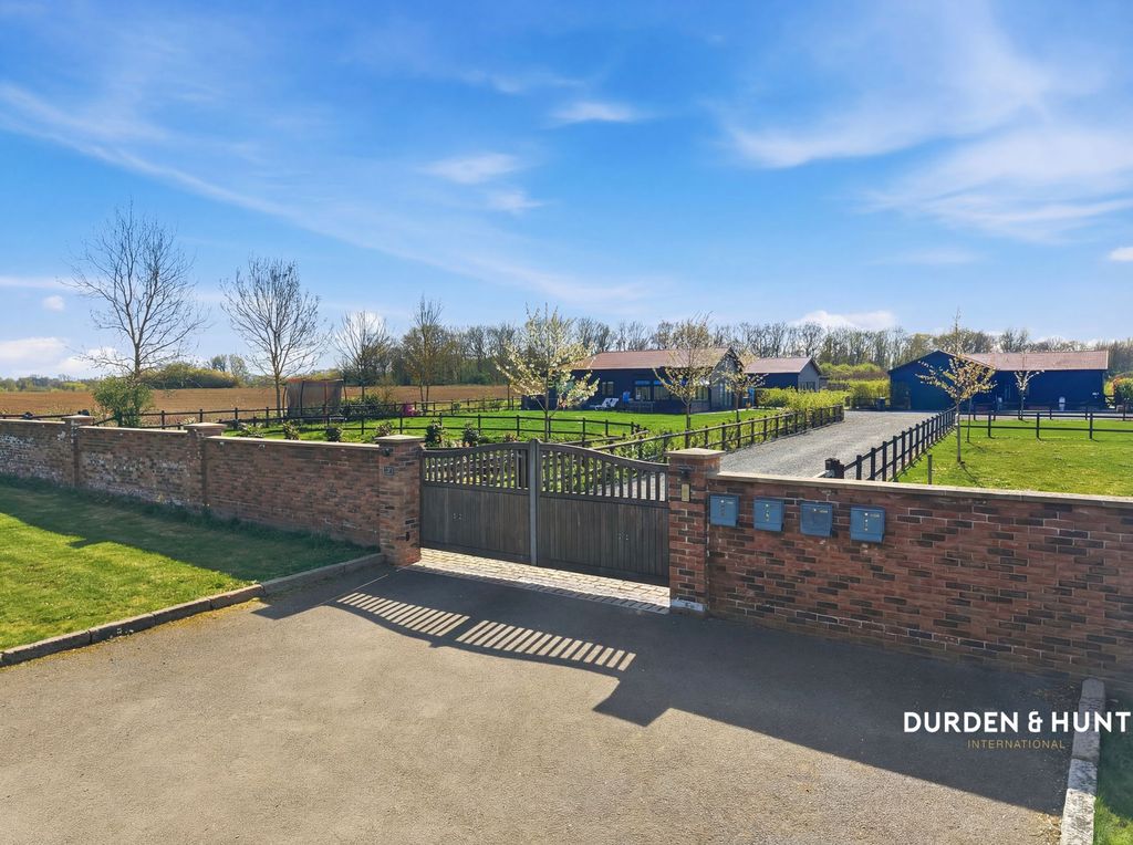 Property photo 2 of 25