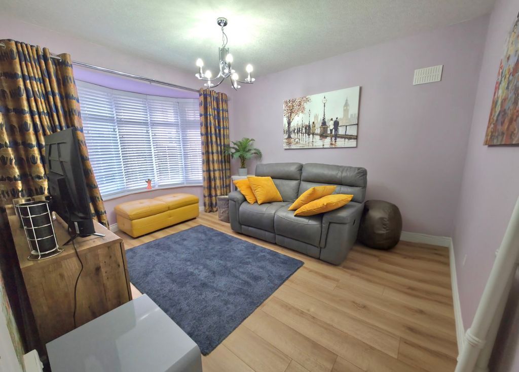 Property photo 3 of 29 Bedroom/Family Room