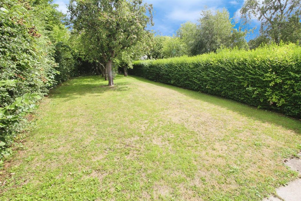 Property photo 2 of 11 Outside