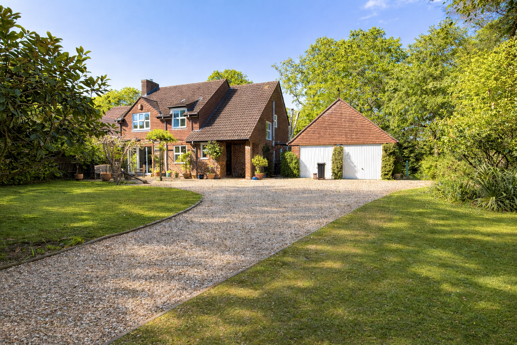 Property photo 1 of 16 Saxon Front