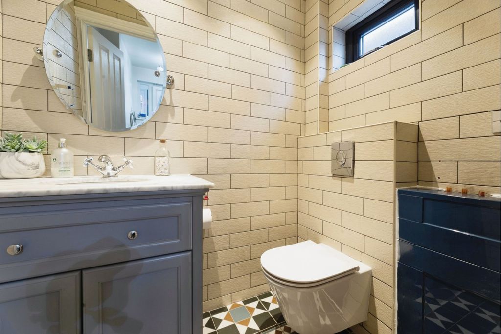 Property photo 2 of 18 Downstairs Cloakroom