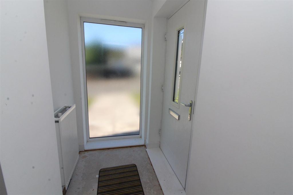 Property photo 3 of 39 Entrance Porch