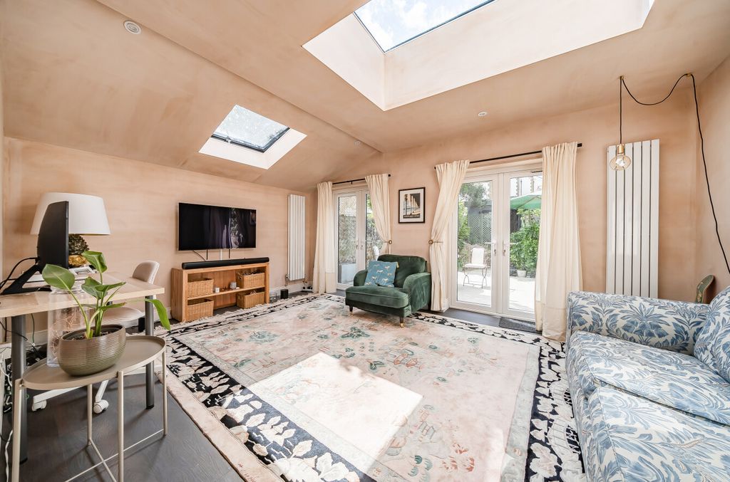 Property photo 2 of 15 1456571-17-69Fb52...