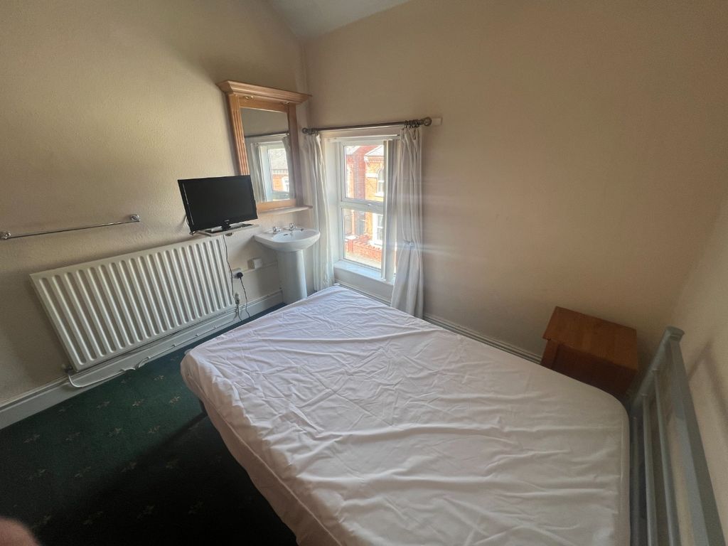 Property photo 2 of 4 5192892