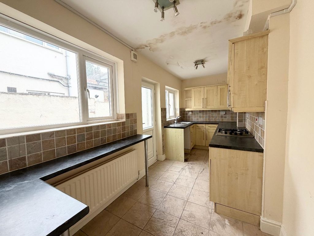 Property photo 3 of 7 Kitchen