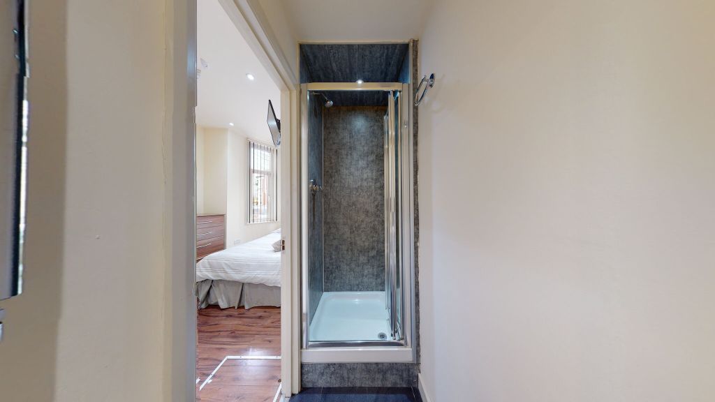 Property photo 3 of 8 Bathroom