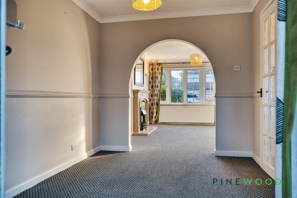 Property photo 3 of 23 Dining Room