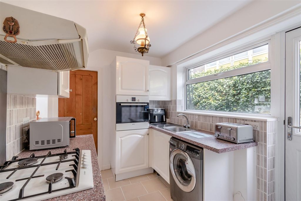 Property photo 3 of 18 Kitchen