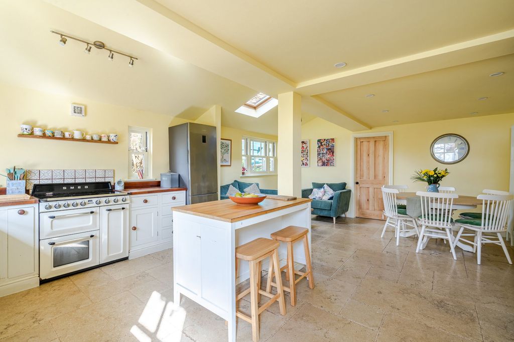 Property photo 2 of 18