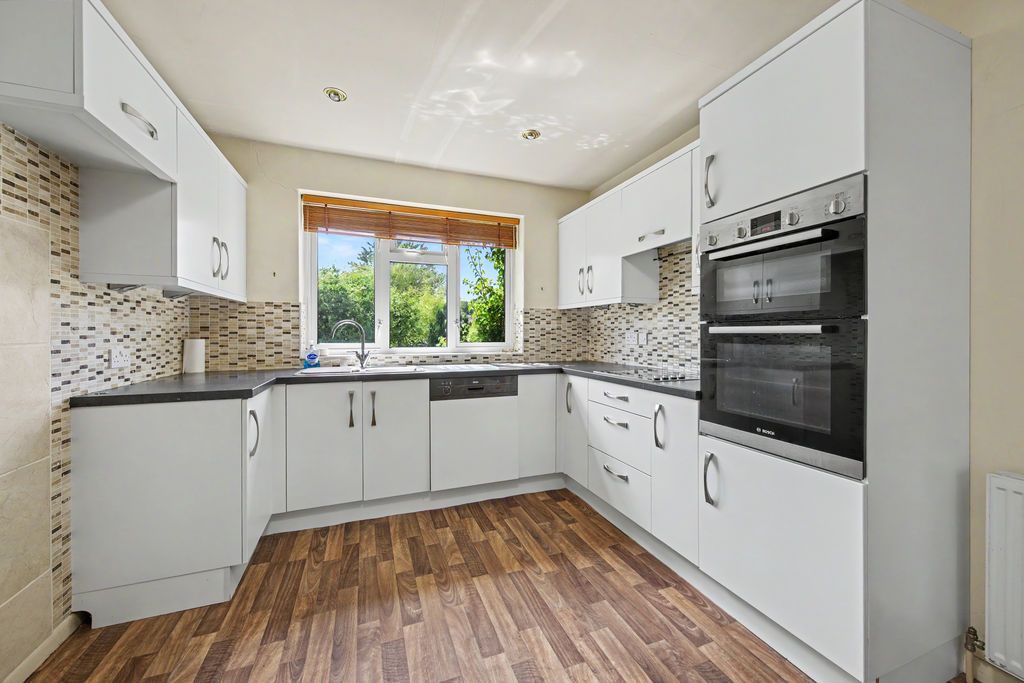 Property photo 3 of 30 Kitchen