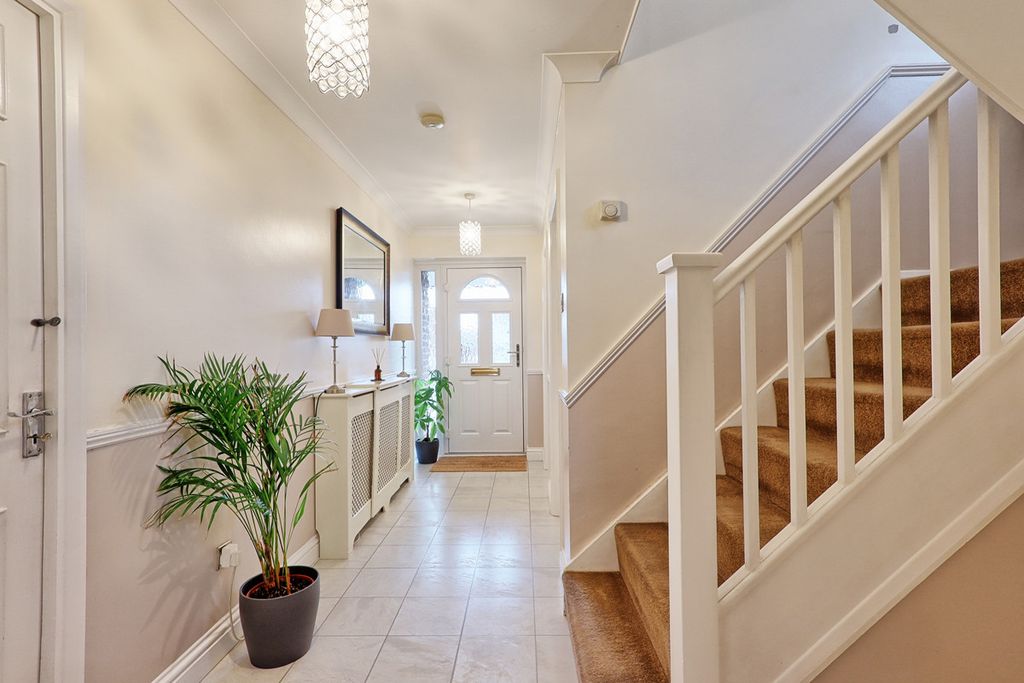 Property photo 2 of 25