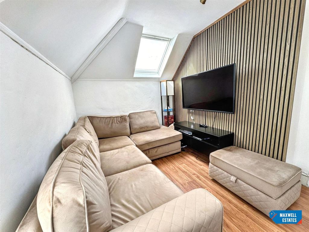 Property photo 3 of 18 3