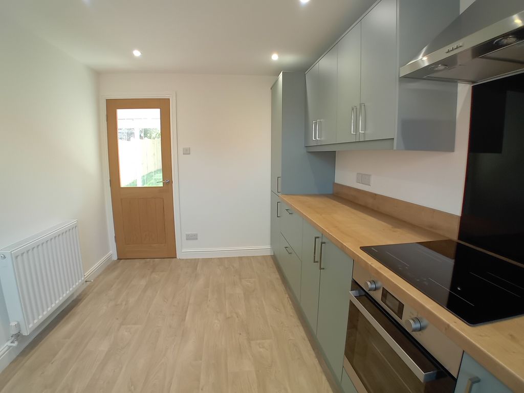 Property photo 3 of 16 Kitchen