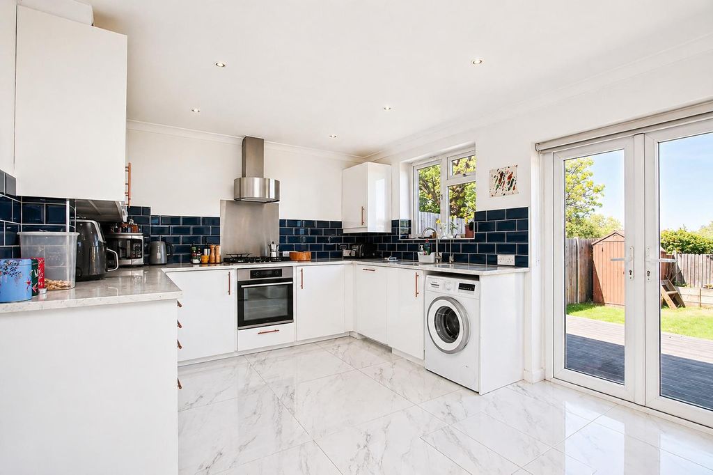 Property photo 2 of 10 74c61Ea2-9d97-44Bd-B7E7-572d6c22251B.Png