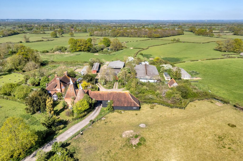 Property photo 1 of 32 Manor Farm