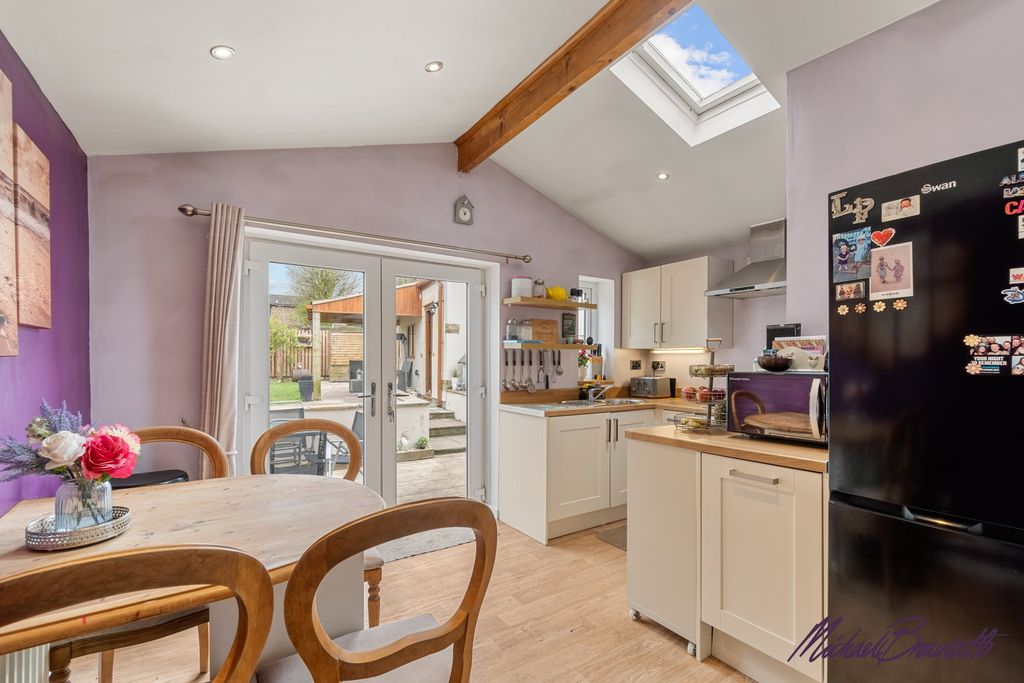 Property photo 3 of 27