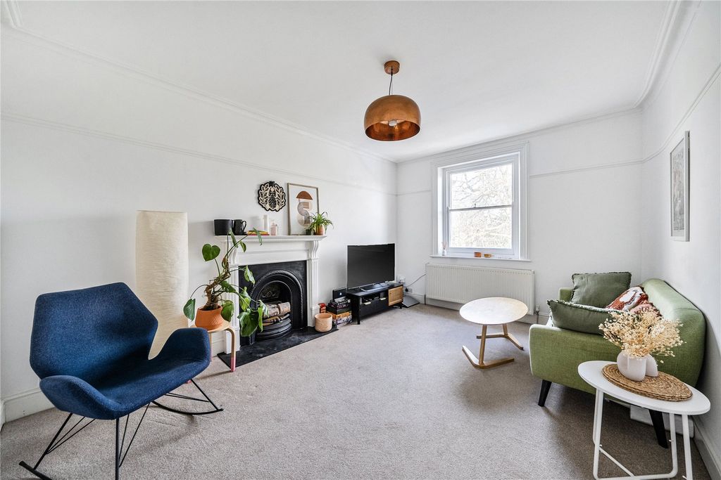 Property photo 2 of 6 Picture No. 15