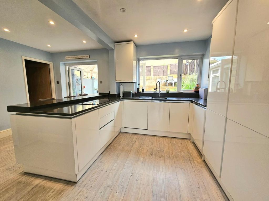 Property photo 2 of 22 Evos3702.Jpg